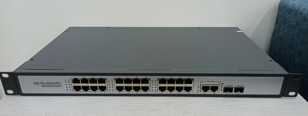 24 port poe switch with gigabit uplink